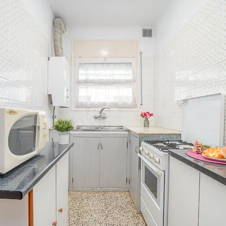 Apartment Basic Comfort Poeta Marquina Pb 2026 Roses