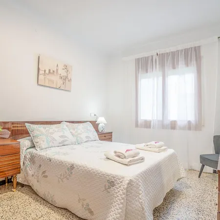 Apartment Basic Comfort Poeta Marquina Pb 2026 Roses